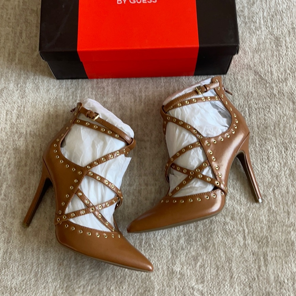 NEW GbyGuess size 8 heels